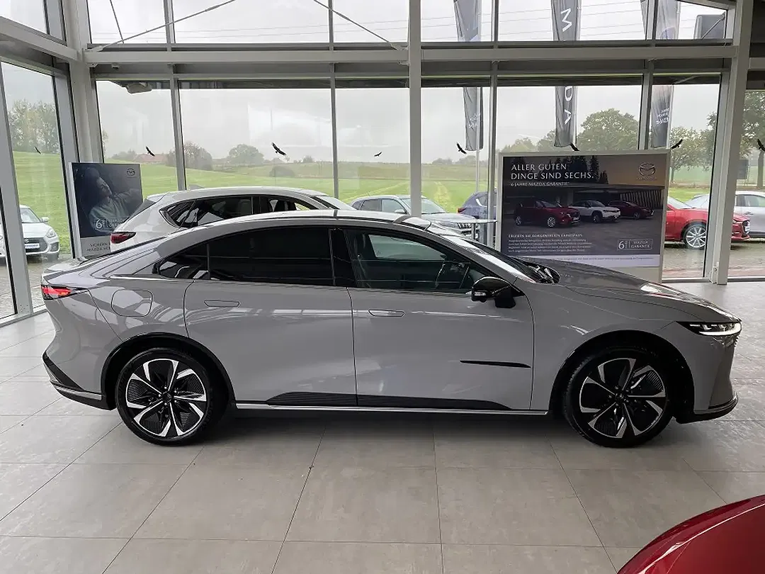 Mazda 6e - Thumbnail 8