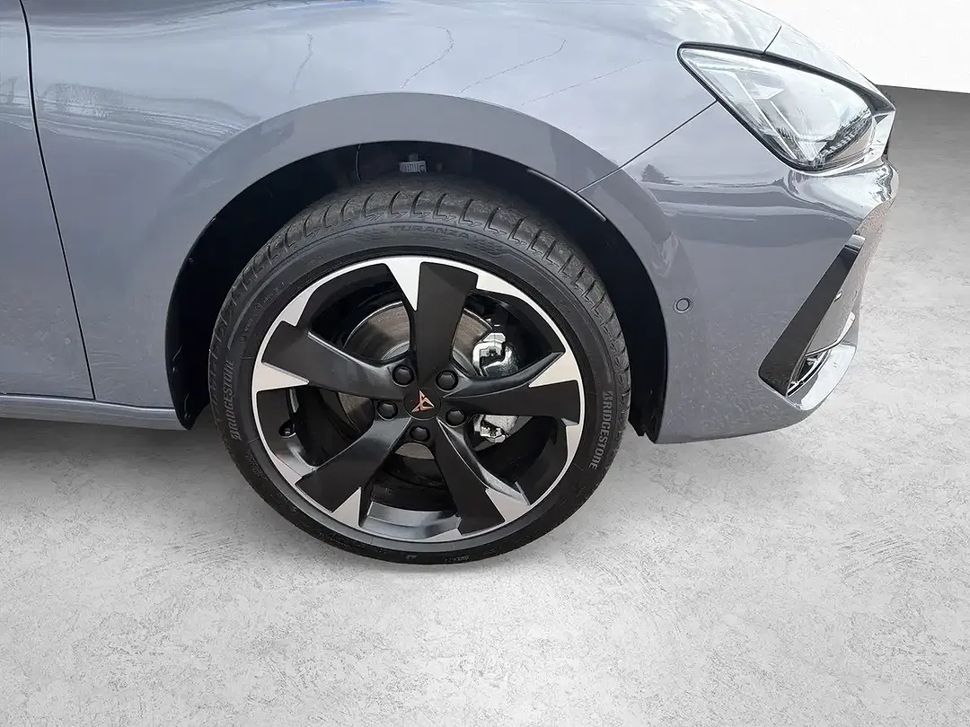 CUPRA Leon - Thumbnail 4