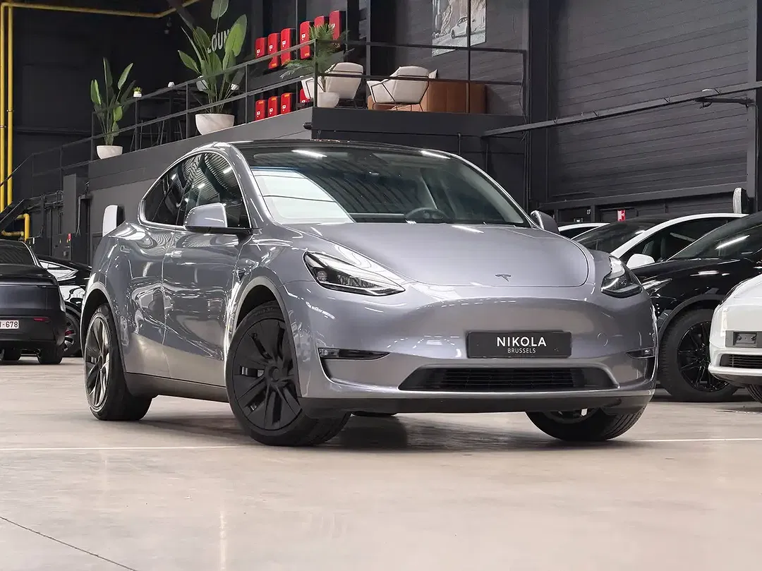 Tesla Model Y - Thumbnail 1