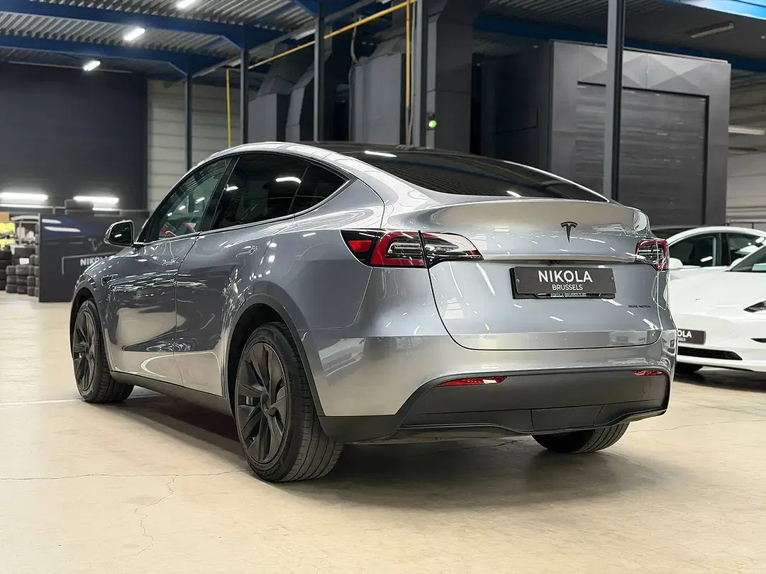 Tesla Model Y - Thumbnail 5