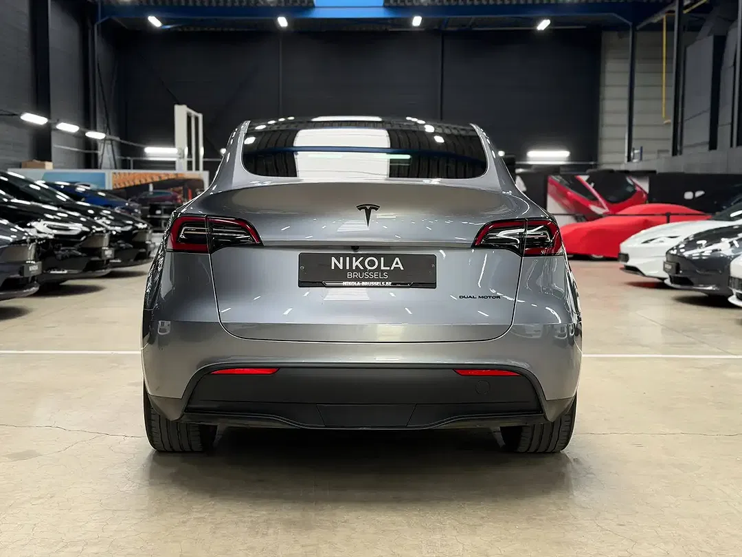 Tesla Model Y - Thumbnail 6