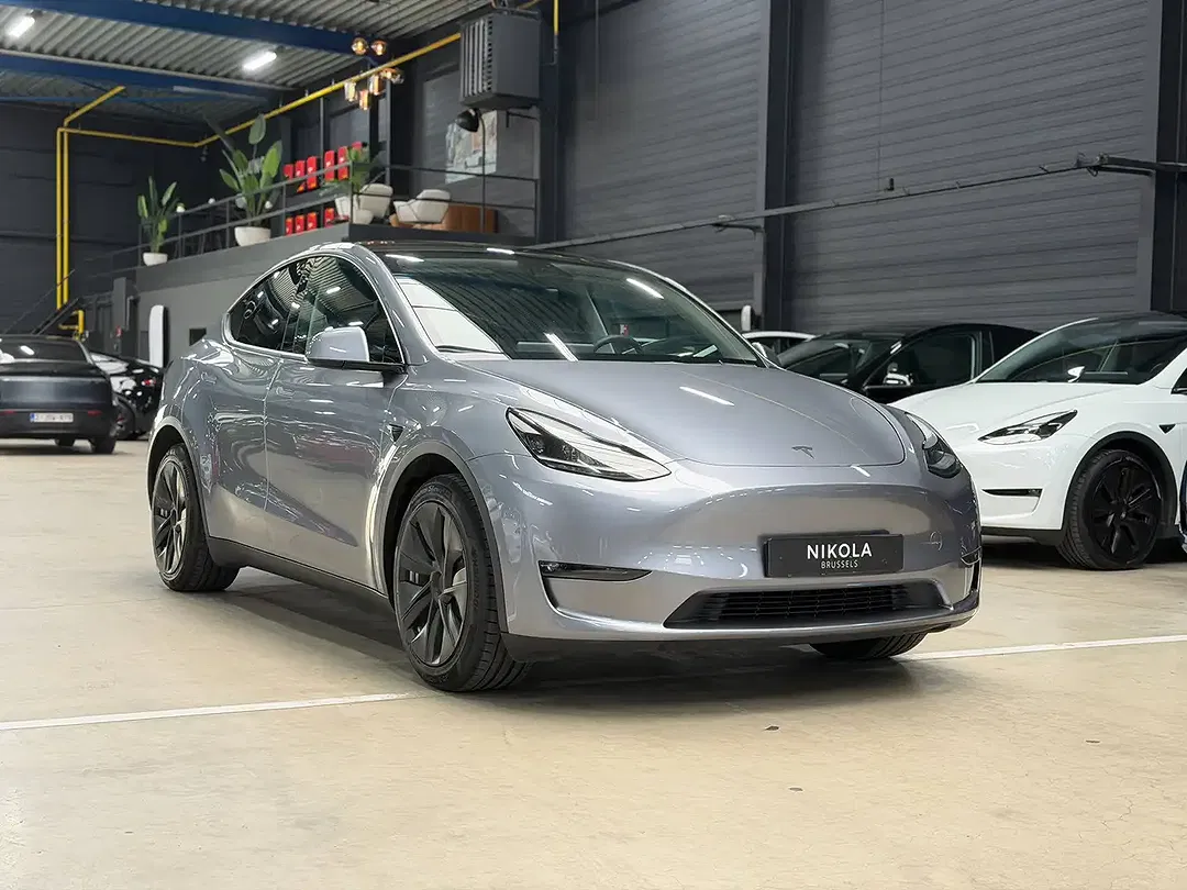 Tesla Model Y - Thumbnail 8