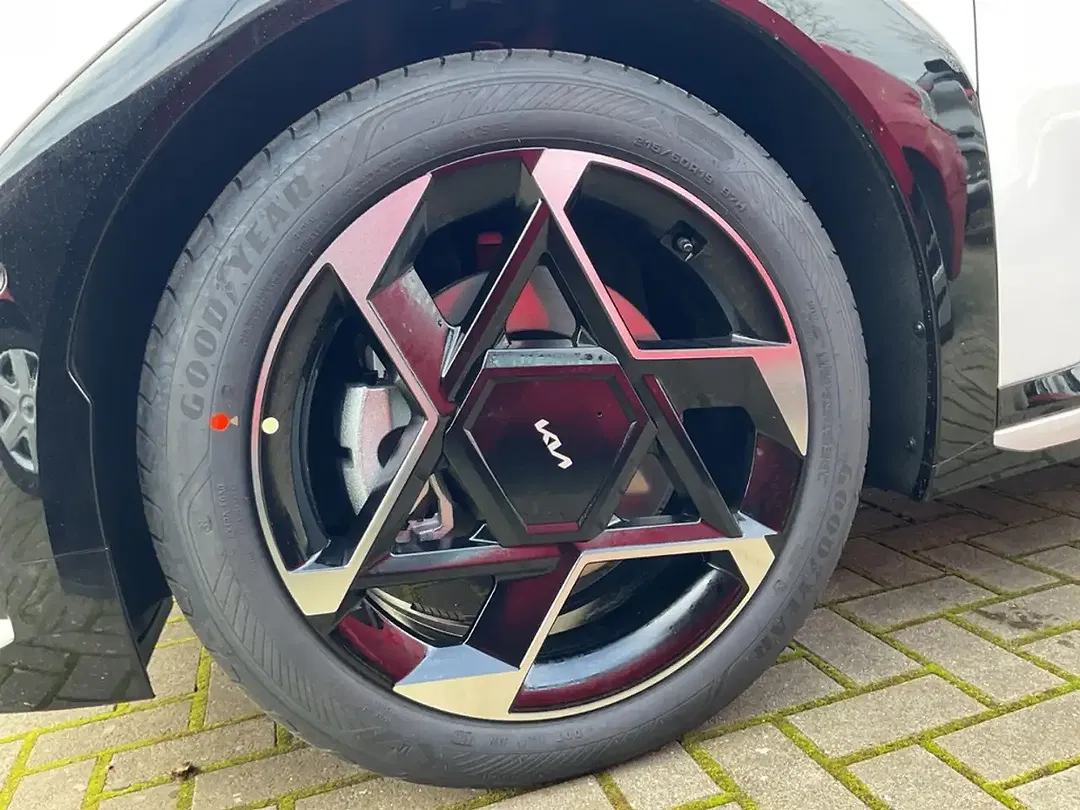 Kia EV4 - Thumbnail 6