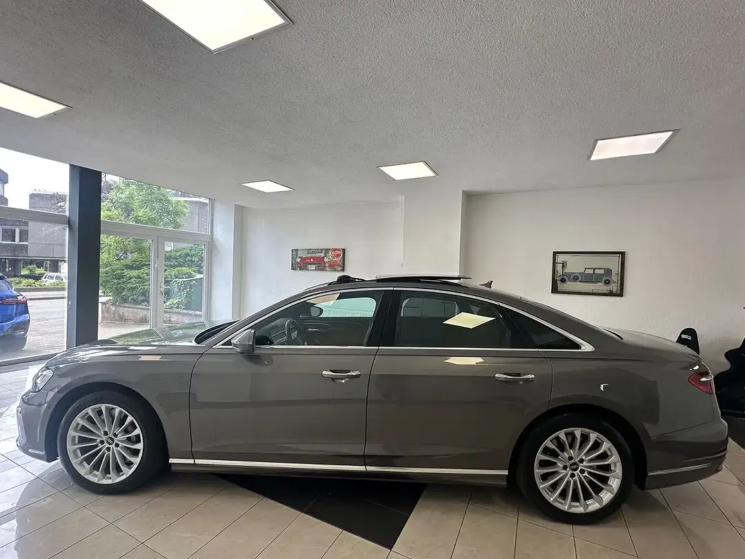 Audi A8 - Thumbnail 4