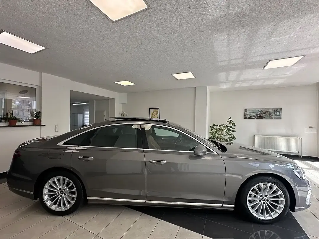 Audi A8 - Thumbnail 5