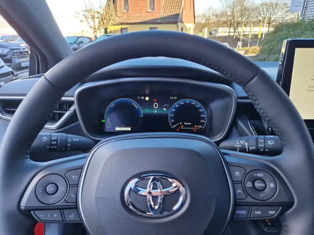 Toyota Corolla - Thumbnail 11