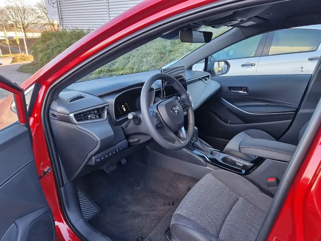 Toyota Corolla - Thumbnail 9