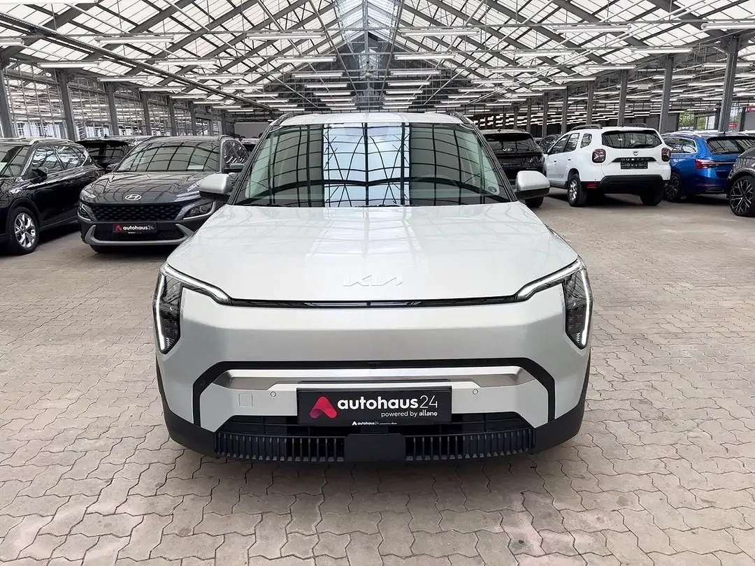 Kia EV3 - Thumbnail 2