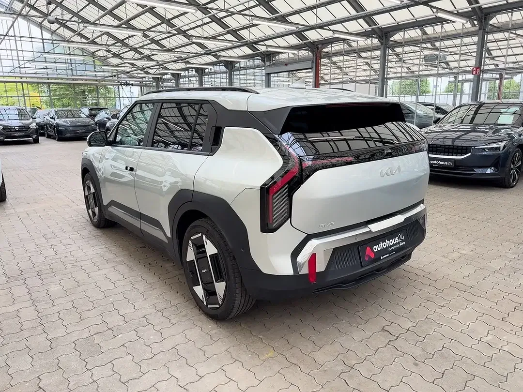 Kia EV3 - Thumbnail 4