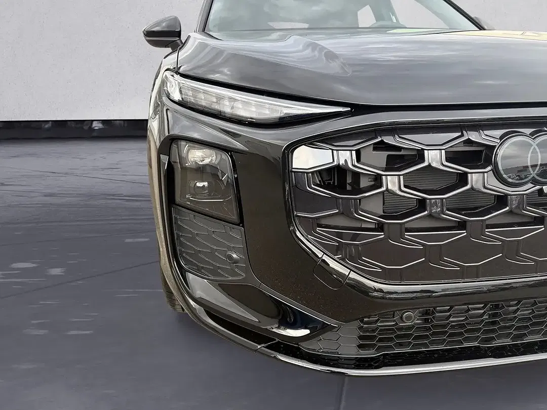 Audi Q3 - Thumbnail 11
