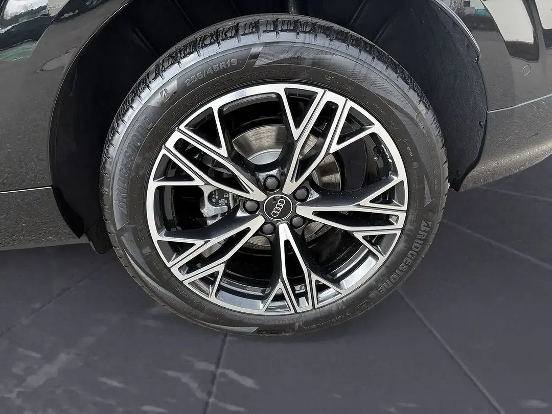 Audi Q3 - Thumbnail 9