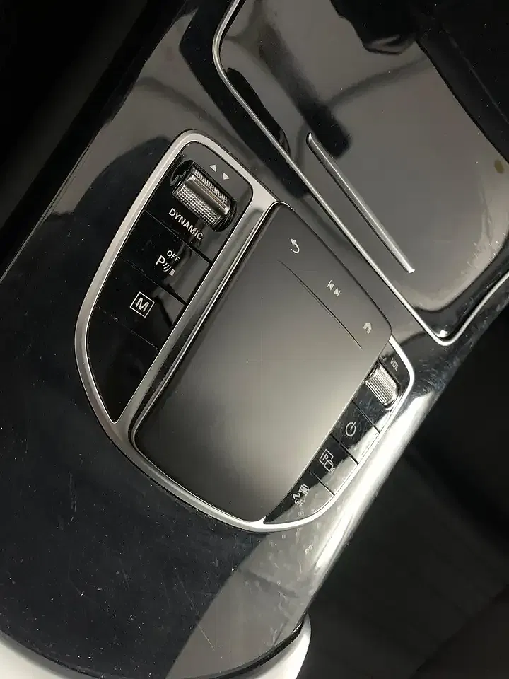 Mercedes-Benz GLC 300 - Thumbnail 10
