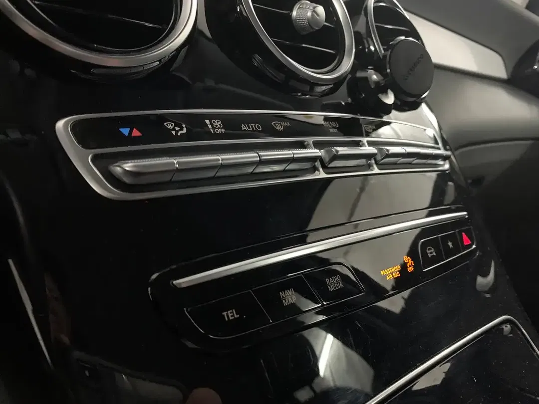 Mercedes-Benz GLC 300 - Thumbnail 11