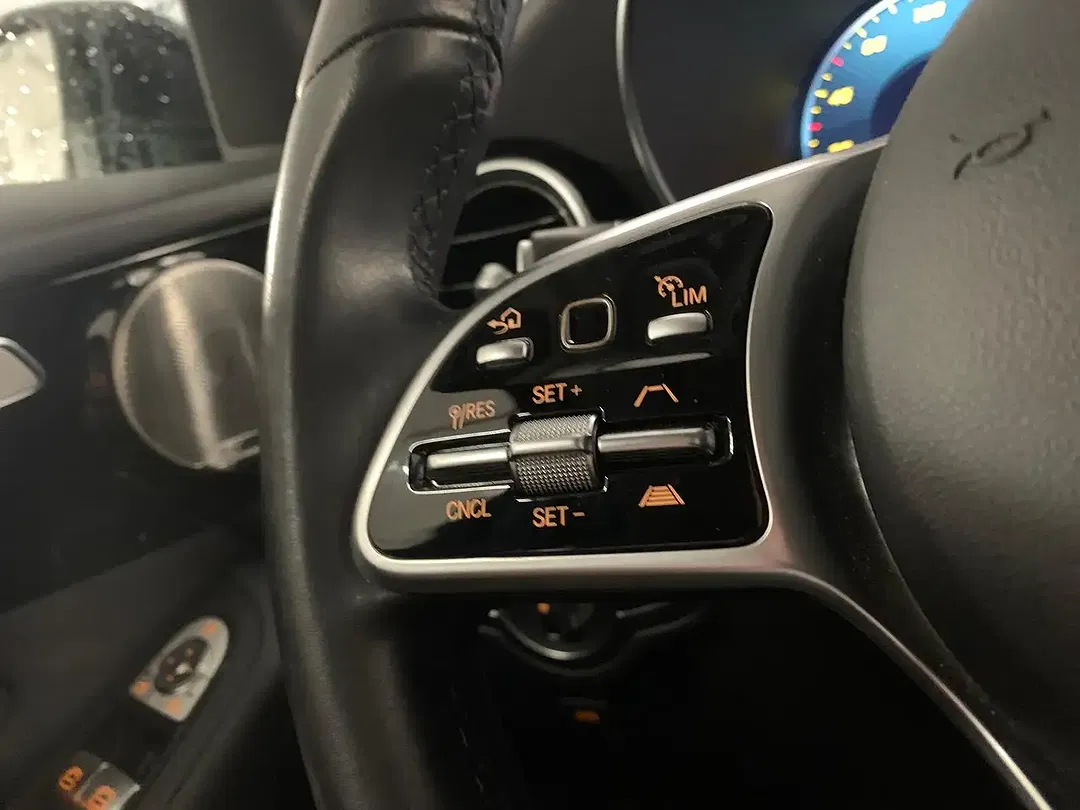Mercedes-Benz GLC 300 - Thumbnail 12