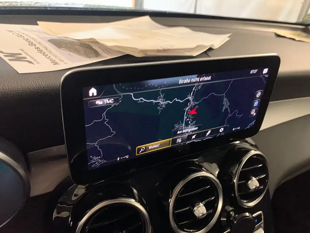 Mercedes-Benz GLC 300 - Thumbnail 15