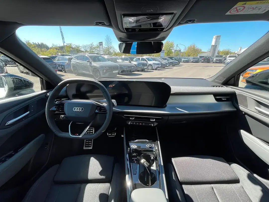 Audi Q3 - Thumbnail 11