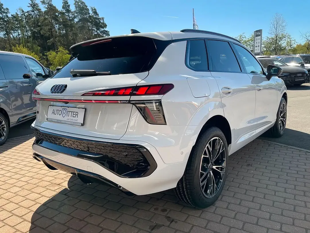 Audi Q3 - Thumbnail 4