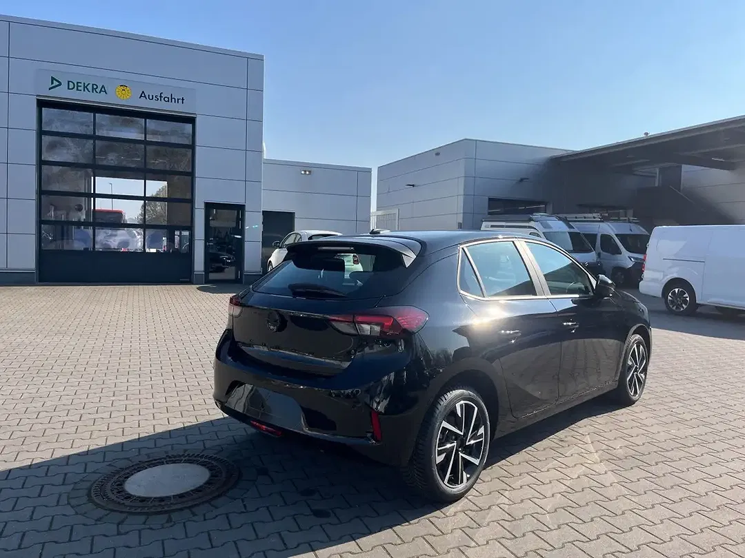 Opel Corsa - Thumbnail 3