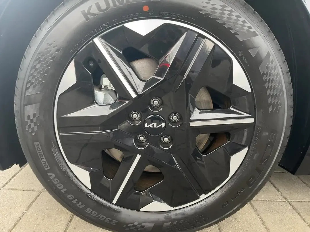 Kia EV6 - Thumbnail 10