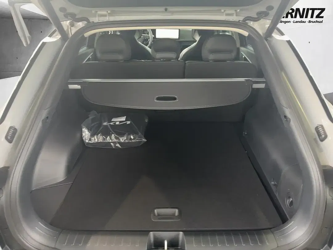 Kia EV6 - Thumbnail 11