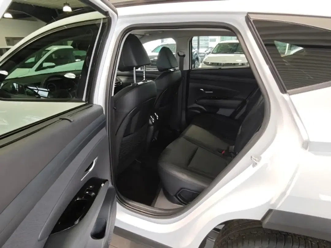 Hyundai TUCSON - Thumbnail 8