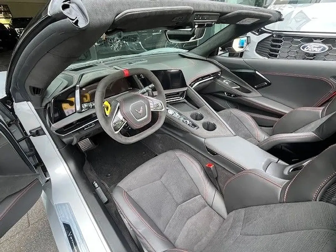 Corvette C8 - Thumbnail 12