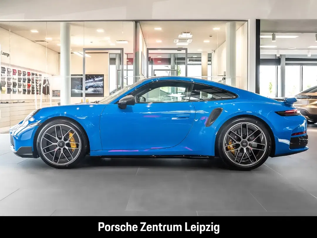 Porsche 992 - Thumbnail 2