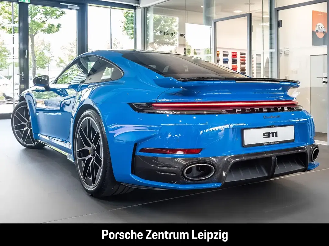 Porsche 992 - Thumbnail 3