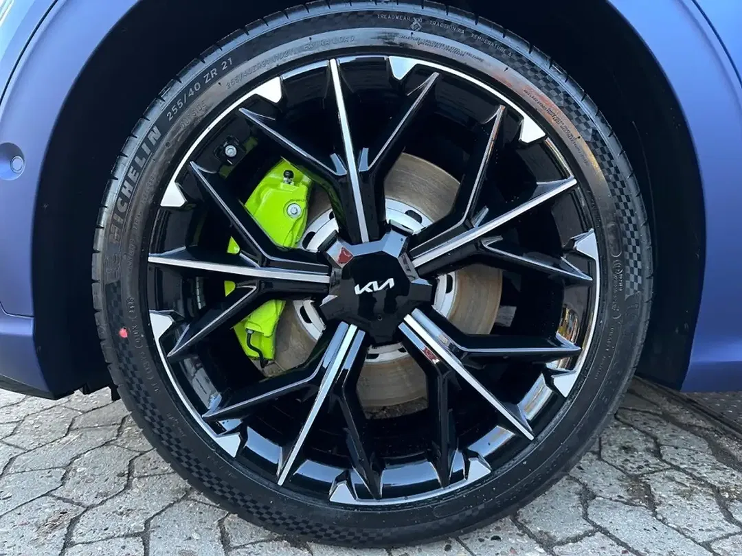 Kia EV6 - Thumbnail 12