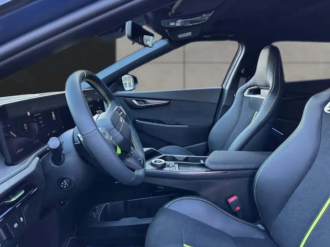 Kia EV6 - Thumbnail 15