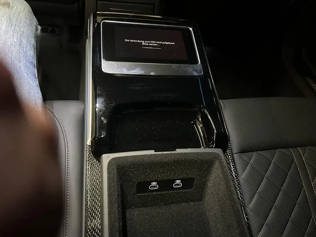 Audi A8 - Thumbnail 19
