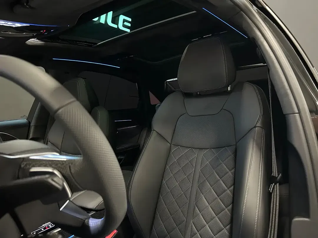 Audi A8 - Thumbnail 6