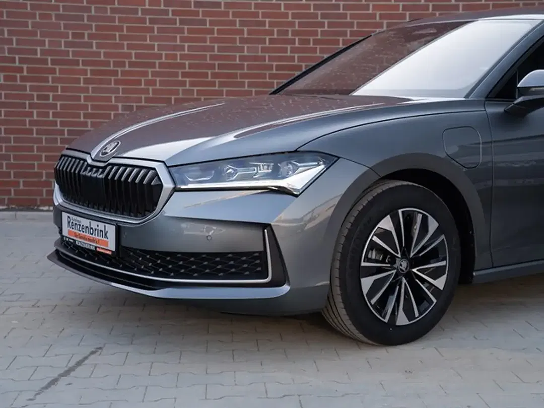 Skoda Superb - Thumbnail 3