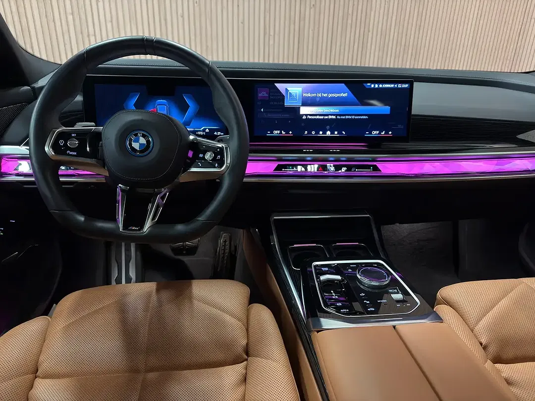 BMW i7 - Thumbnail 11