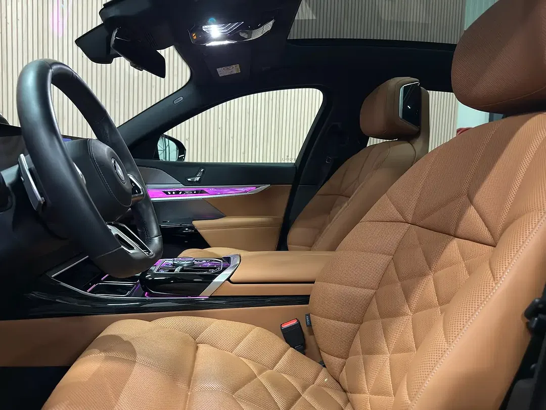 BMW i7 - Thumbnail 12