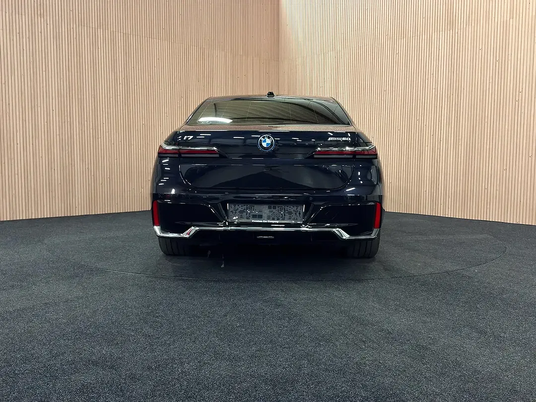 BMW i7 - Thumbnail 4