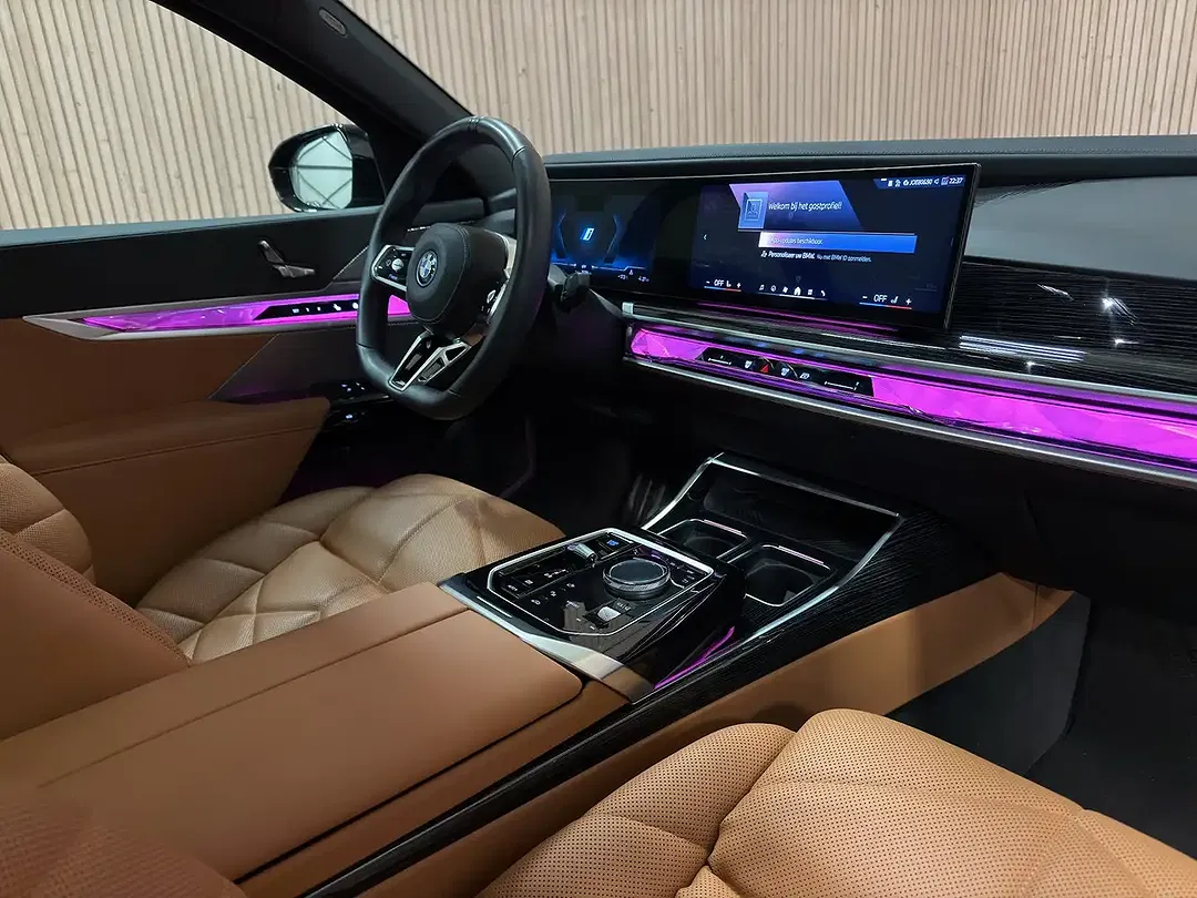 BMW i7 - Thumbnail 9
