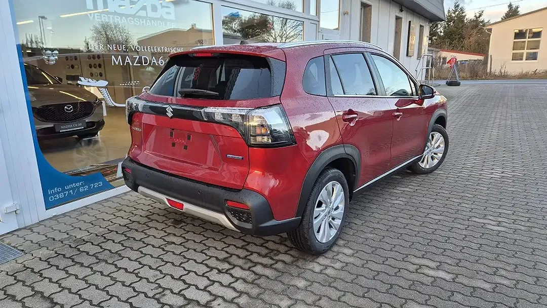 Suzuki S-Cross - Thumbnail 2