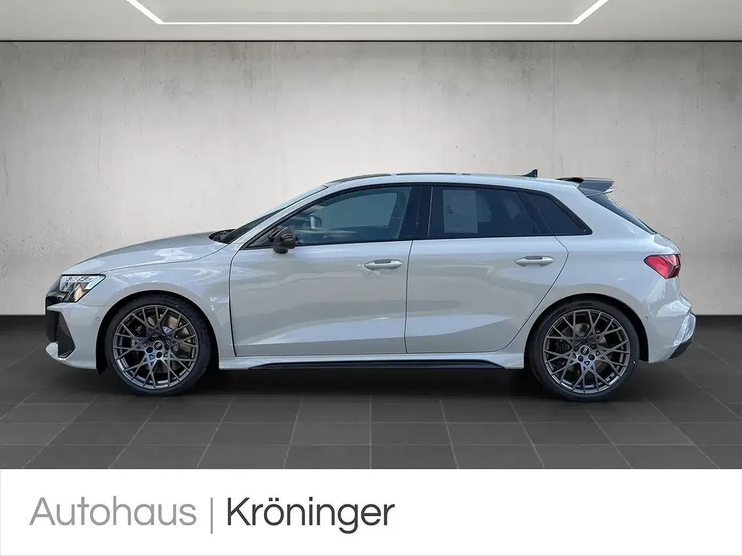 Audi RS3 - Thumbnail 3