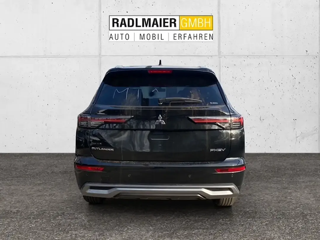 Mitsubishi Outlander - Thumbnail 3