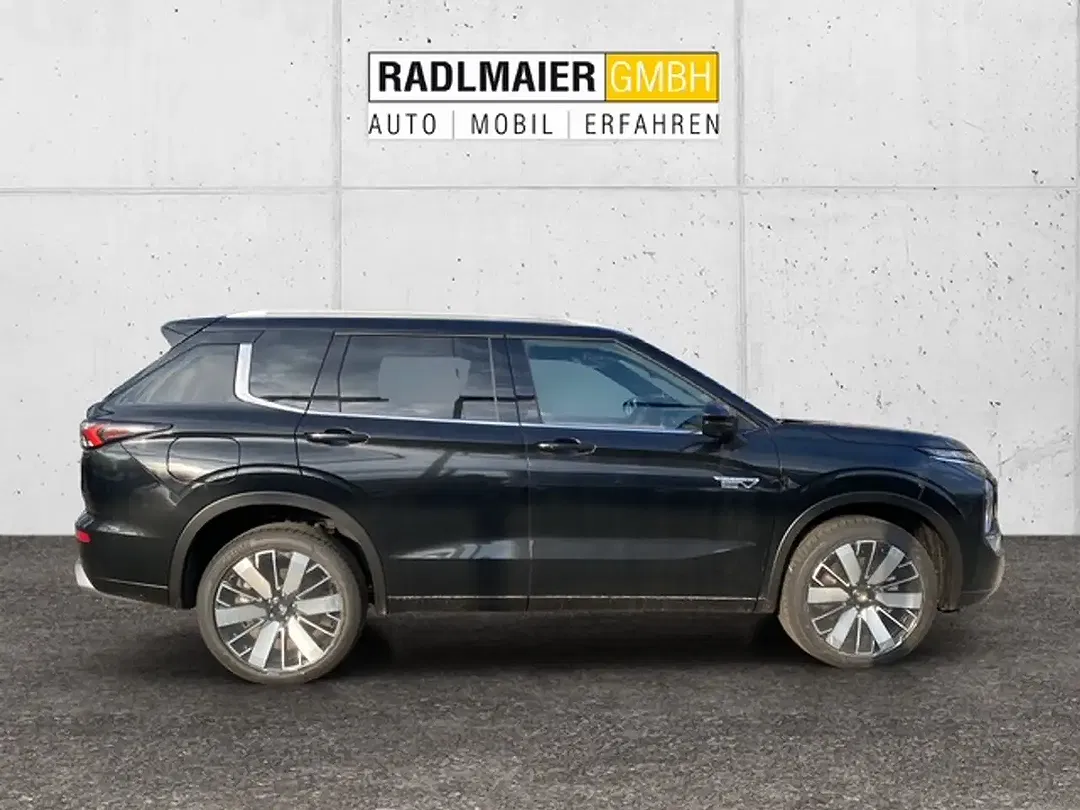 Mitsubishi Outlander - Thumbnail 5