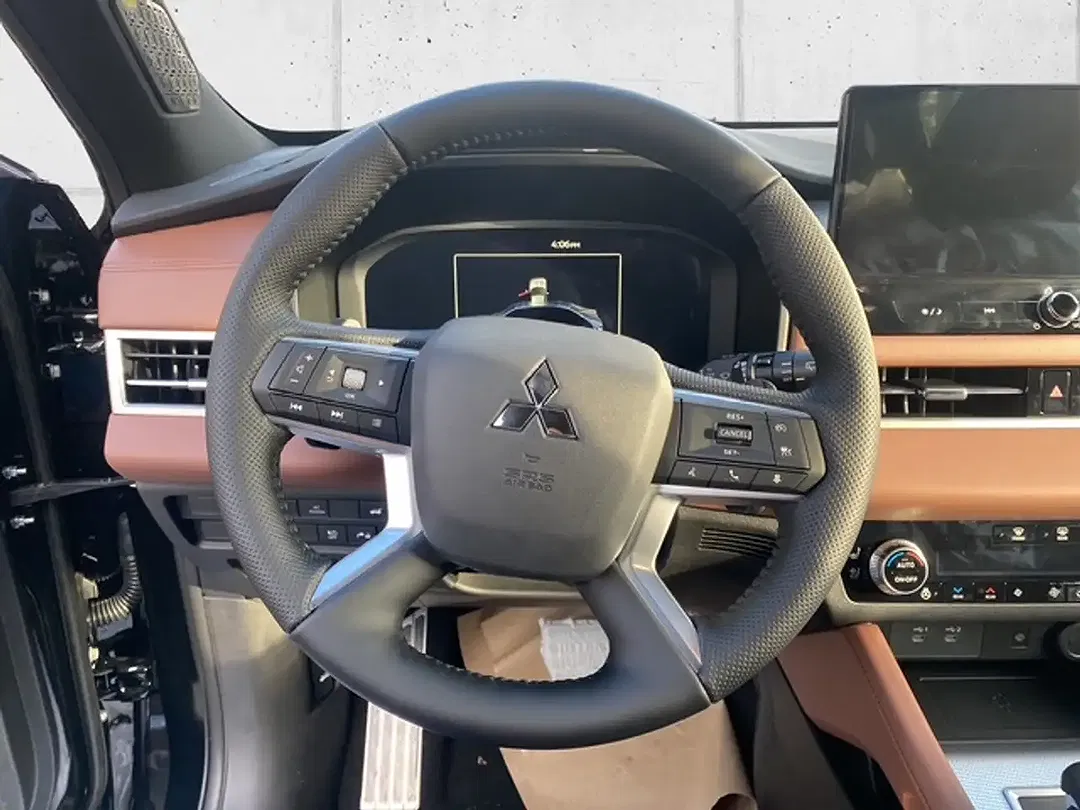 Mitsubishi Outlander - Thumbnail 9
