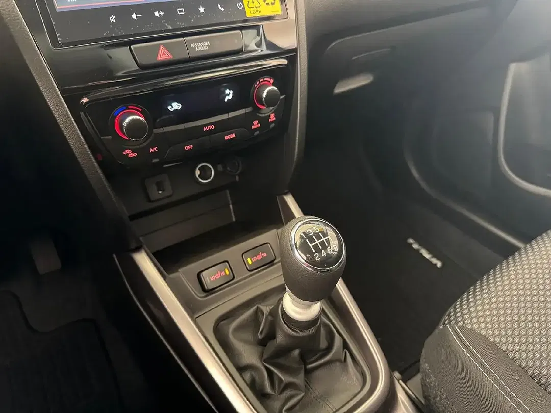 Suzuki Vitara - Thumbnail 12