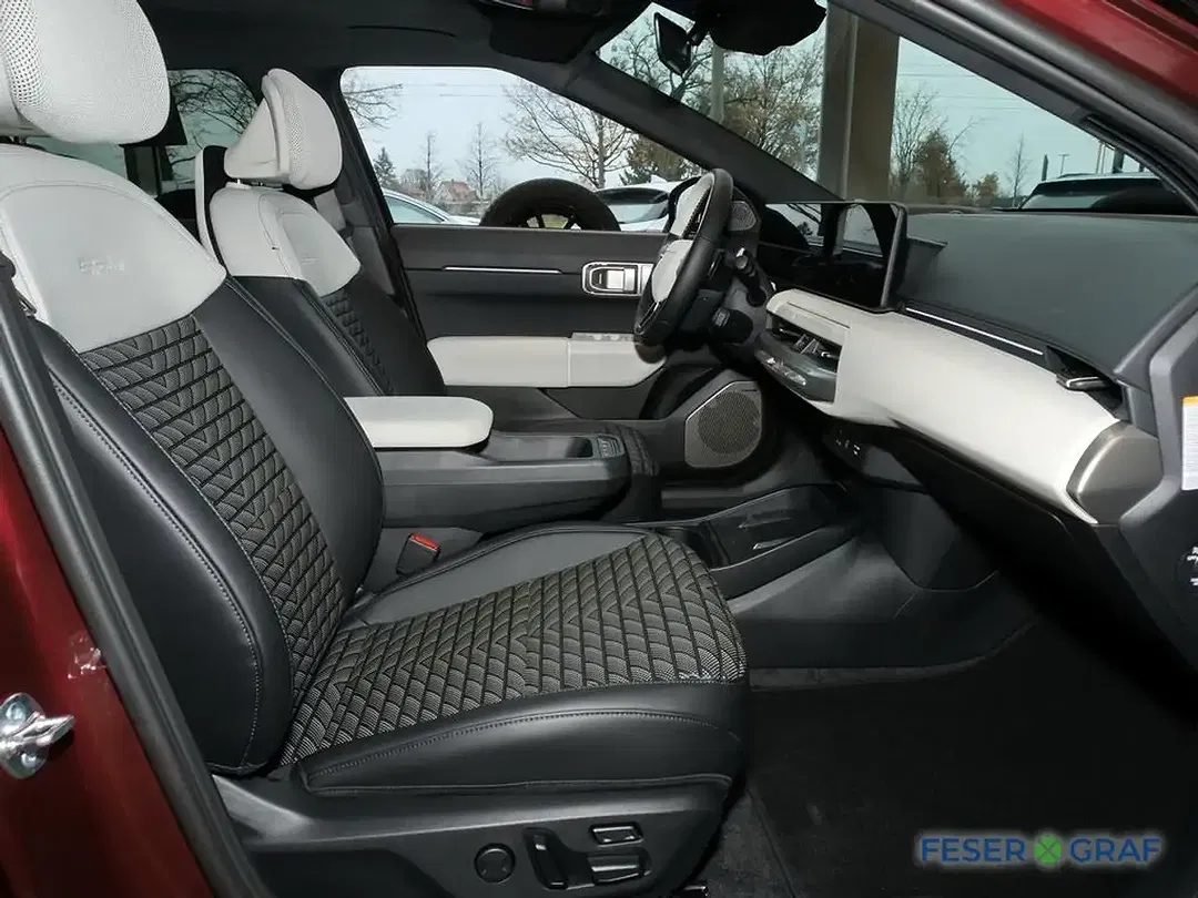 Kia EV4 - Thumbnail 4