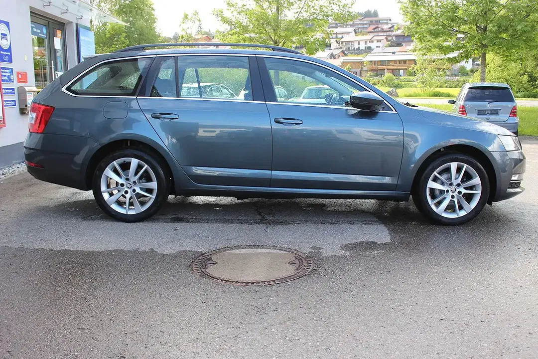 Skoda Octavia - Thumbnail 3