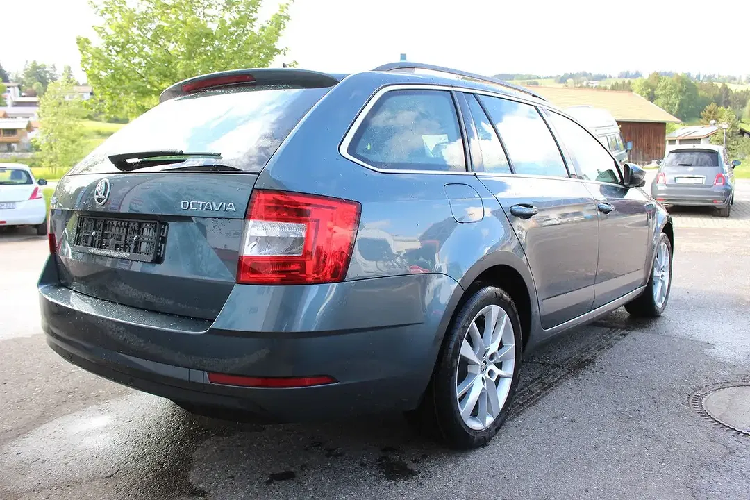 Skoda Octavia - Thumbnail 5
