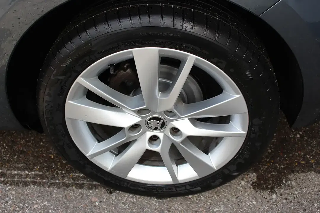 Skoda Octavia - Thumbnail 8