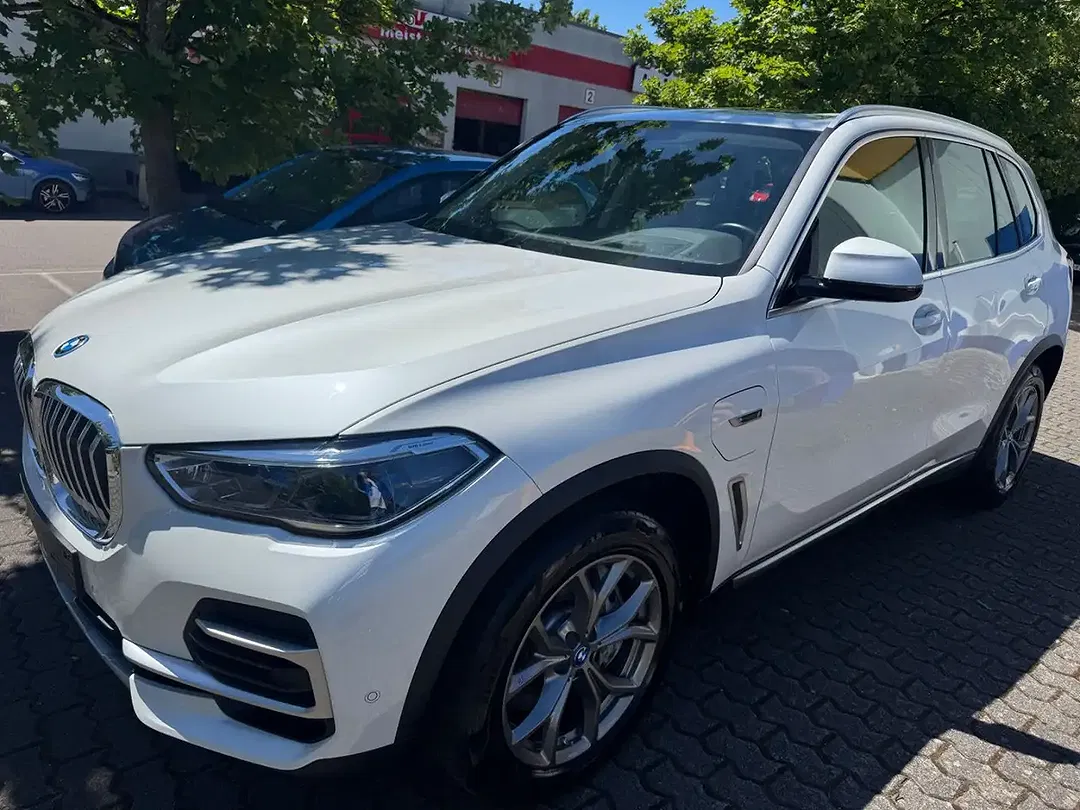 BMW X5 - Thumbnail 1