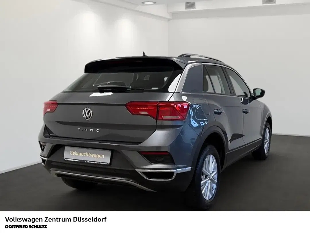 Volkswagen T-Roc - Thumbnail 3