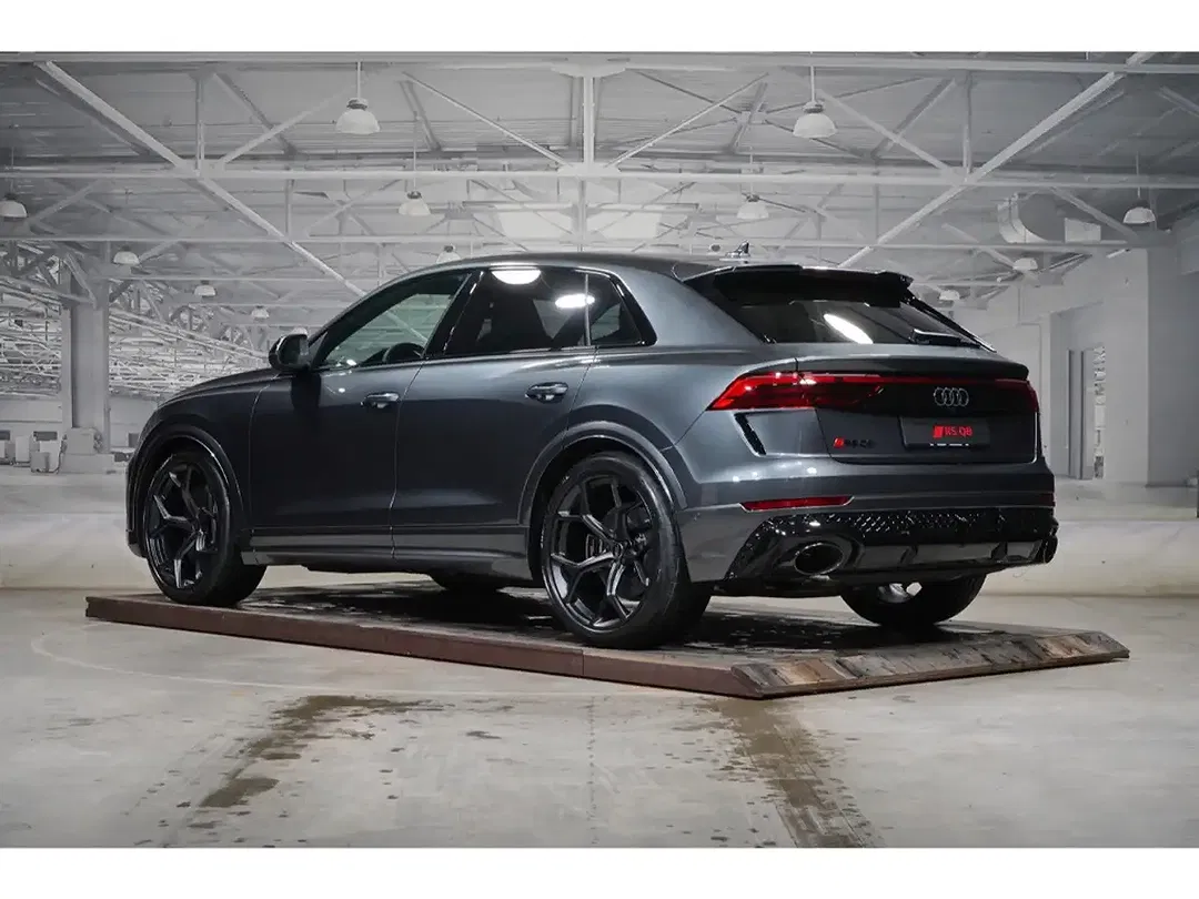 Audi RS Q8 - Thumbnail 2